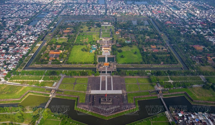 Панорамный вид на императорский город Хюэ, входящий в Комплекс памятников Хюэ, признанный ЮНЕСКО Всемирным культурным наследием в 1993 году. (Фото: ВИА)