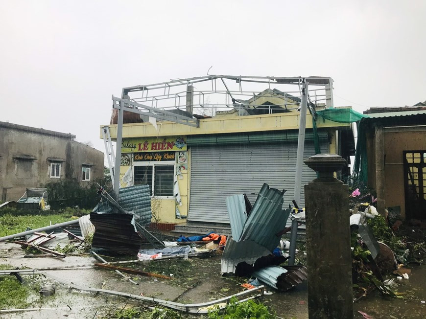 У многих магазинов и домов в городе Кыавиет сорвало крыши. (Фото: ВИА)