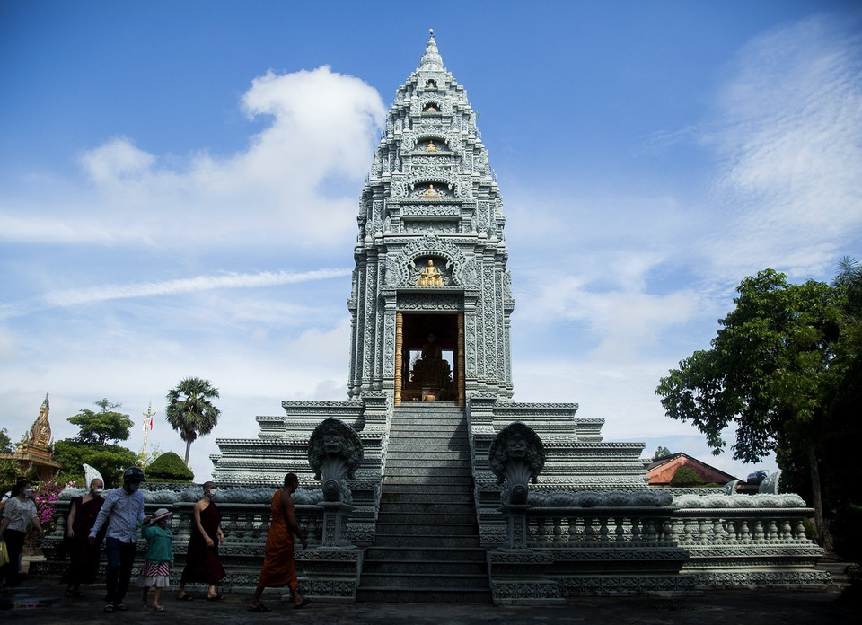 Монолитная каменная ступа на территории пагоды Шомронг. (Фото: ВИА)