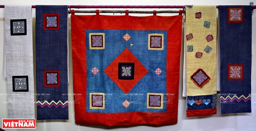 Различные изделия деревни Лунгтам (Фото: ИЖВ/ВИА)