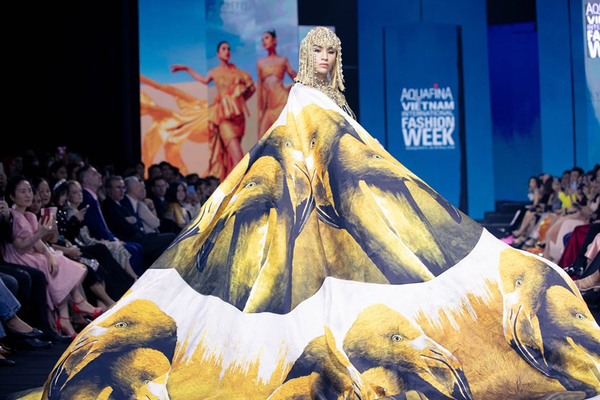 Уникальные дизайны коллекции Rose Secret от Тует Ле. (Фото: Vietnam+)