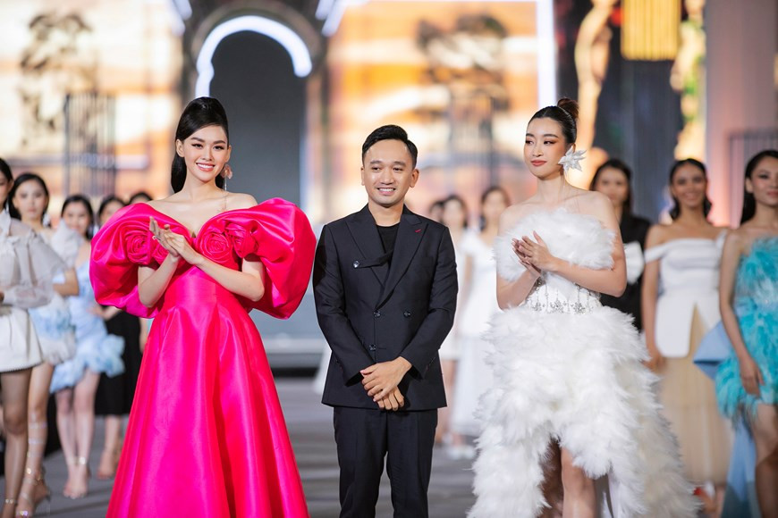 Премьера показа мод Vietnam Beauty Fashion Fest состоялась в провинция Тхайнгуен, где собрались культовые миссы и вице-миссы Вьетнама. (Фото: Vietnam +)