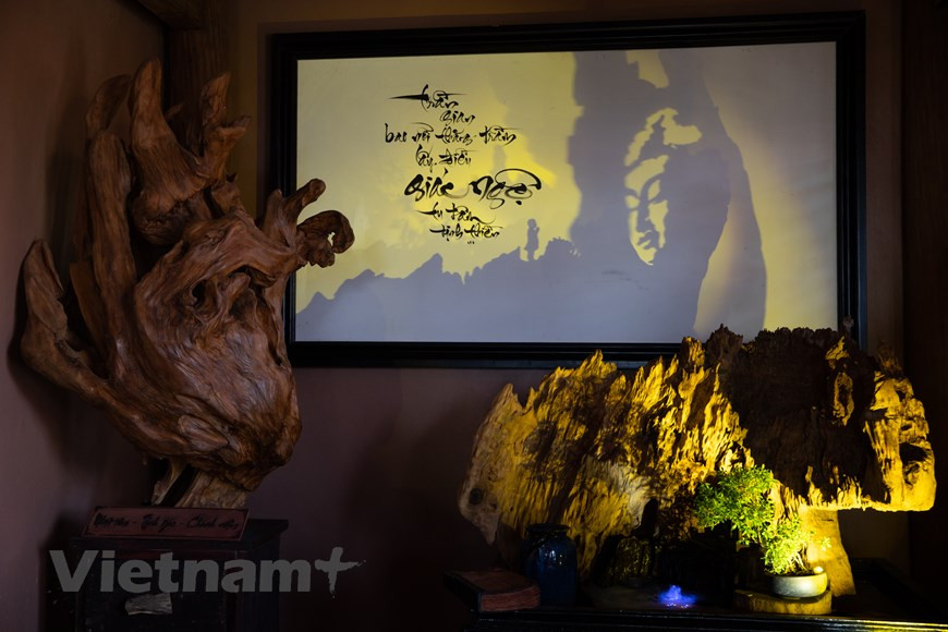 Через каждый слой проходит свет, создав акварельную картину. На фото работа «Свет Просветления». (Фото: Vietnam +)