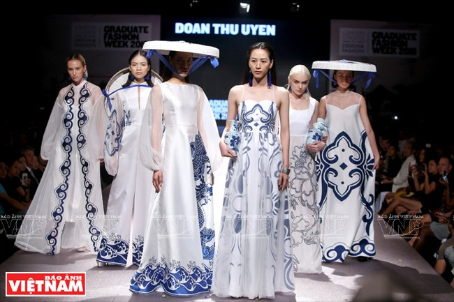 Коллекция «Вьетнамский колорит», вдохновленная традиционными вьетнамскими керамическими изделиями Чу Дау. (Фото: ИЖВ)