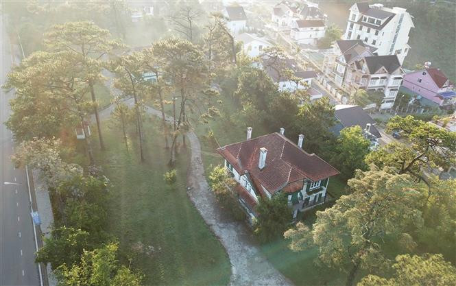 В настоящее время в горном городке Далат сохранилось множество вилл со старинной французской архитектурой, что придает еще большую изюминку «городу наследия». (Фото: ВИА)