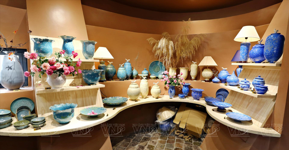 Выставка керамики разделена на несколько помещений, в каждом из которых представлен один вид керамики. (Фото: ИЖВ)