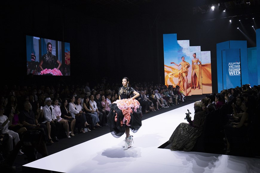 Тует Ле удалось оставить впечатление своей премьерой на модном подиуме мирового уровня во Вьетнаме. (Фото: Vietnam+)