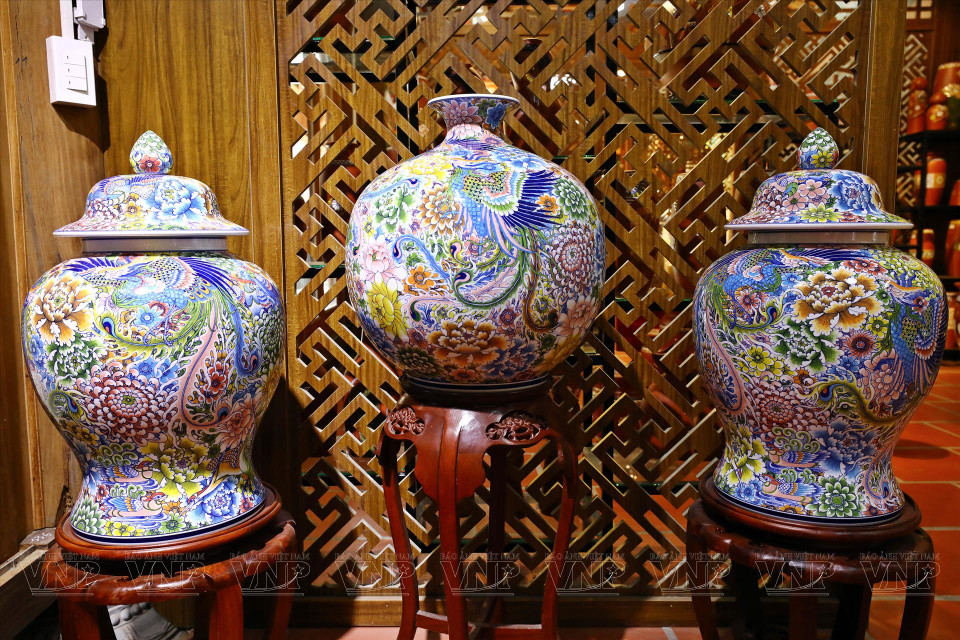 Выставка керамики разделена на несколько помещений, в каждом из которых представлен один вид керамики. (Фото: ИЖВ)