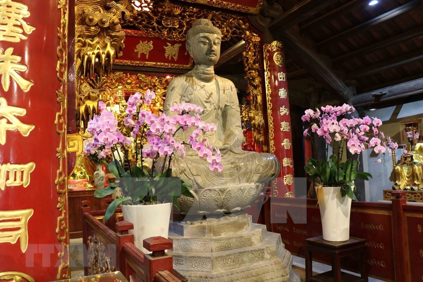 Пагода до сих пор хранит множество прекрасных каменных статуй династии Ли, в том числе и статую Будды высотой 1,85 м - старейшей на Севере и считающийся национальным достоянием (Фото: ВИА)