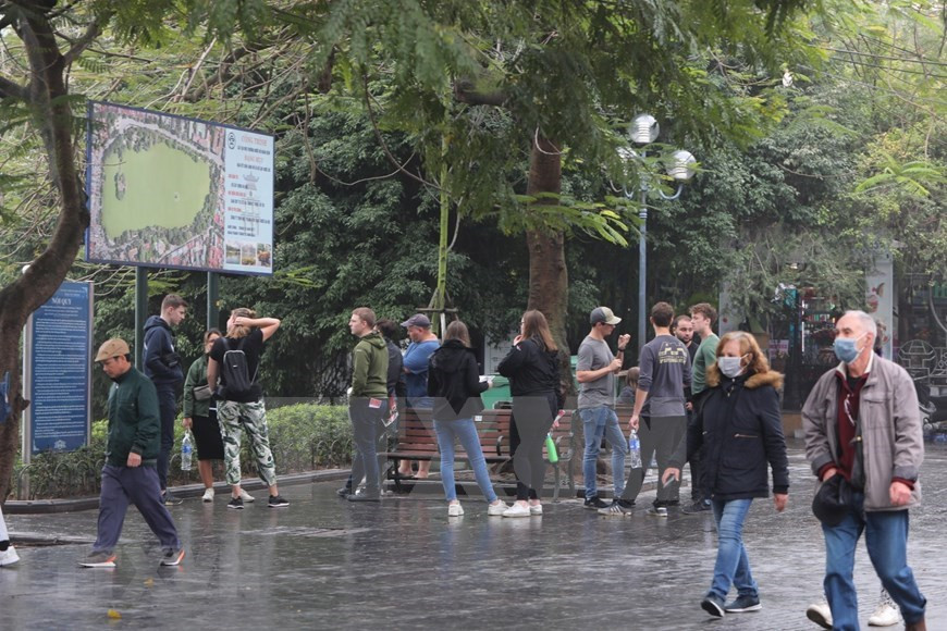 Услуги общественного питания на туристических объектах вокруг озера Хоанкием вновь доступны для посетителей (Фото: ВИА)