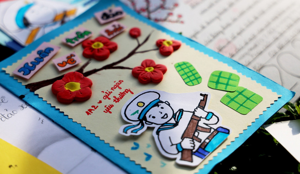 Весенняя поздравительная открытка, отправленная одним из учеников с материка, офицерам и солдатам Чыонгша. (Фото: ВИА)