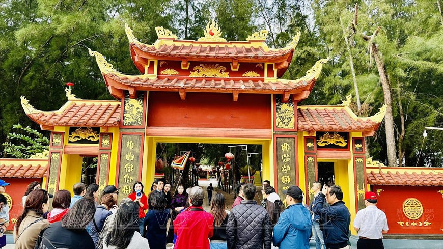 Храм в Кондене с видом на Восточное море. (Фото: VNP/ВИА)