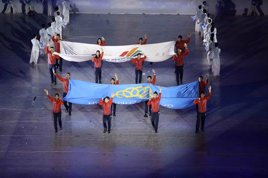 Флаги спортивной Федерации Юго-Восточной Азии и SEA Games 31 подняты на национальном стадион Мидинь. (Фото: ВИА)