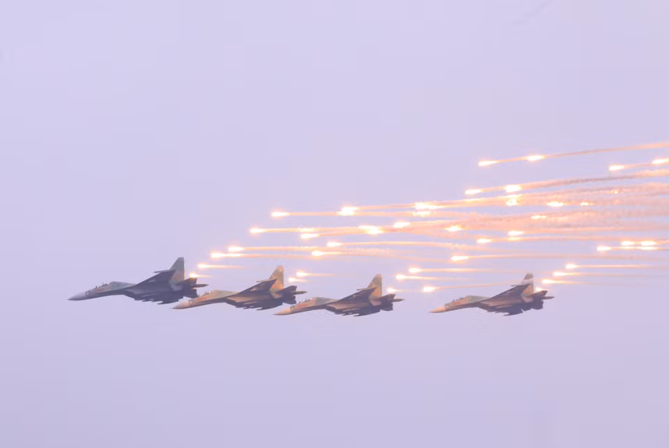 Выступление Су-30 на церемонии открытия. (Фото: Минь Дык/ВИА)