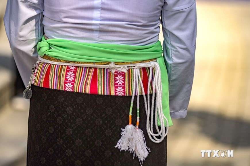 Аксессуары, сопровождающие традиционные наряды мыонгов, включают в себя серебряные браслеты и ожерелья из бисера, среди которых браслеты занимают особое место. (Фото: ВИА)