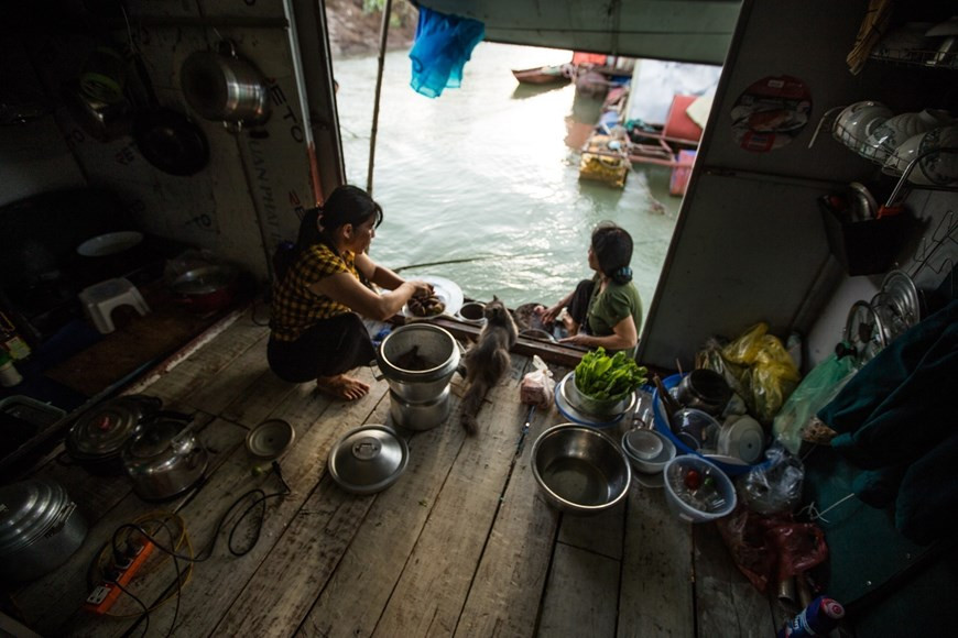 Внутри кухни домохозяйства в рыбацкой деревне. (Фото: ВИA)