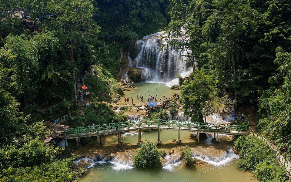 Водопад Му, вид сверху. (Фото: ВИА)