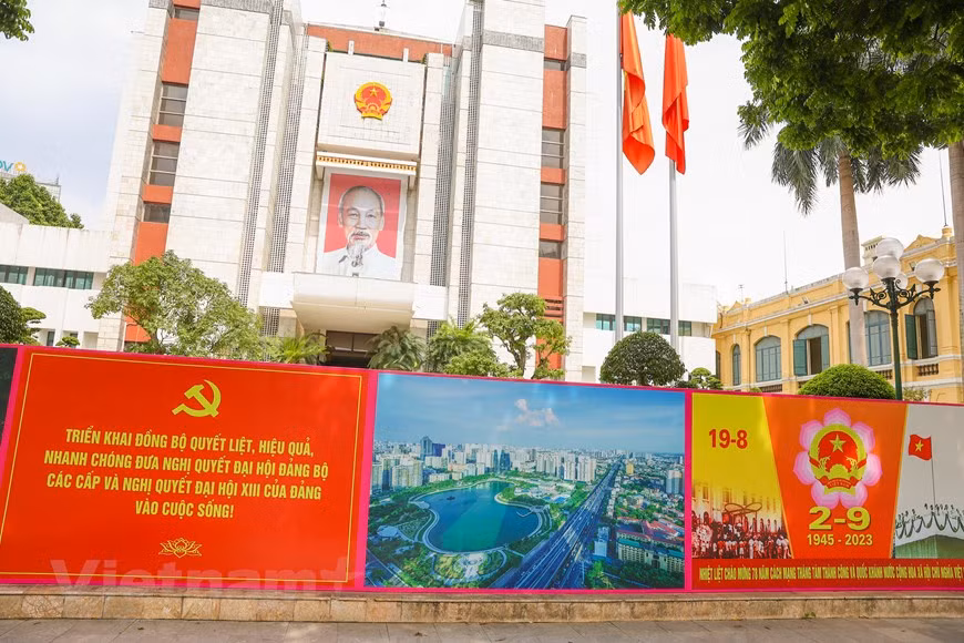 Здания Народного совета, Народного комитета Ханоя. (Фото: Vietnam+)