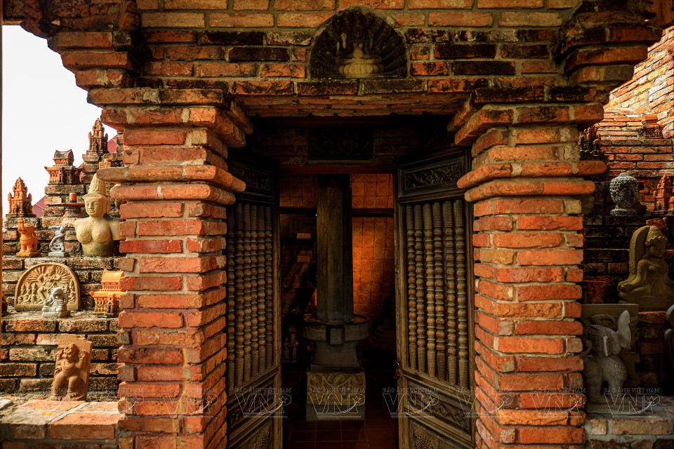 О каждом кирпиче, черепице крыши и колонне тщательно заботятся, наряду с тщательной коллекцией работ, пропитанных давними культурными и историческими отпечатками. (Фото: ИЖВ)