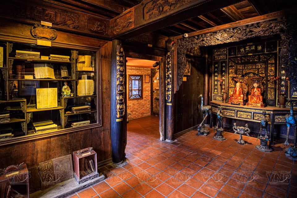 Снаружи Музей традиционной вьетнамской медицины не слишком выделяется на скромной площади около 600 м2, но попав внутрь, посетители увидят ценную культурную ценность, над созданием которой с таким трудом потрудился владелец. (Фото: ИЖВ)