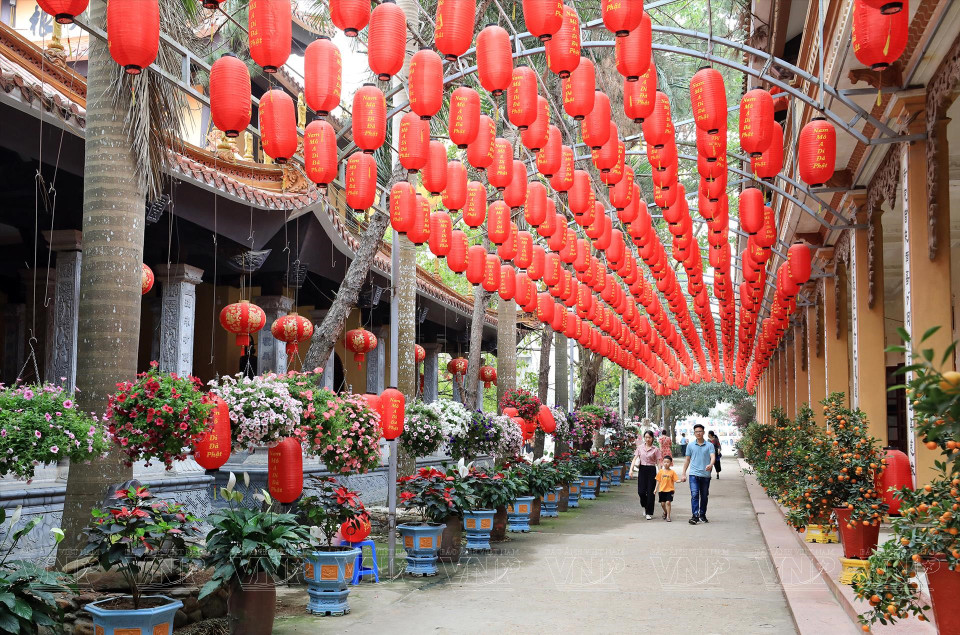 Пагода Кхайнгуен — это не только место, куда люди приходят и молятся о благословении, это также место для организации многих значимых буддийских мероприятий. (Фото: ИЖВ)