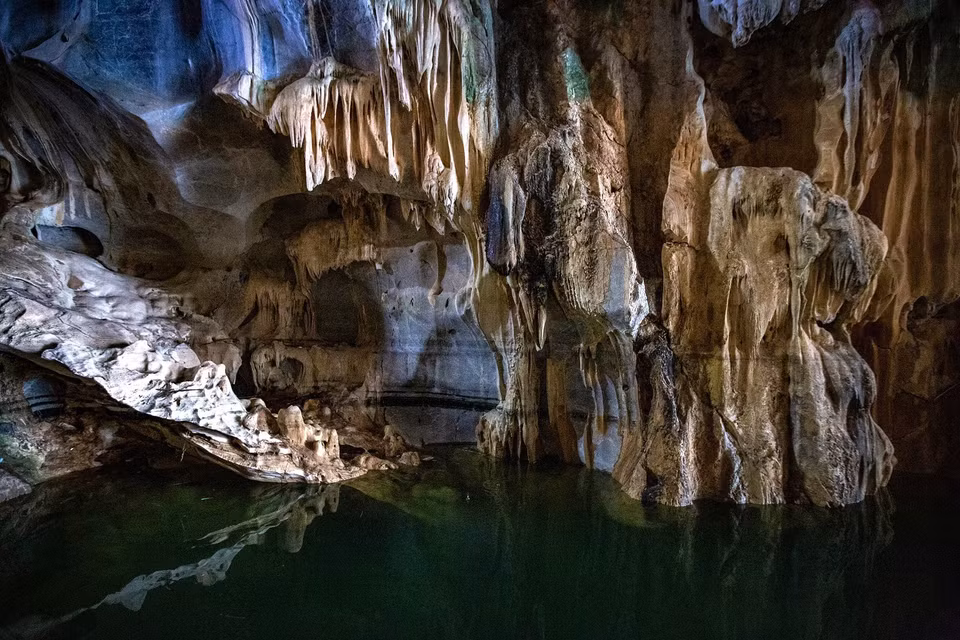 Красота сталактитовой системы в пещере Тхакбо. (фото: ВИА) 