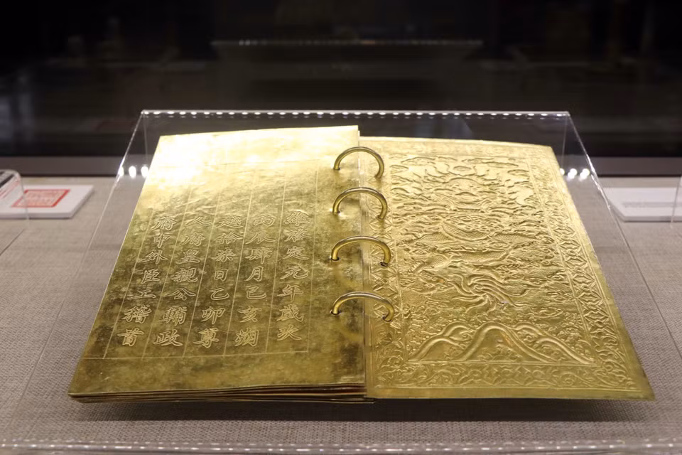 Золотая книга династии Нгуен. (Фото: ВИА)