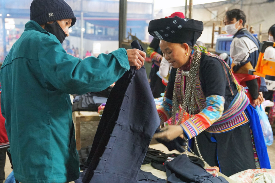 Этносы Зао на рынке Меовак. (Фото: ВИА)