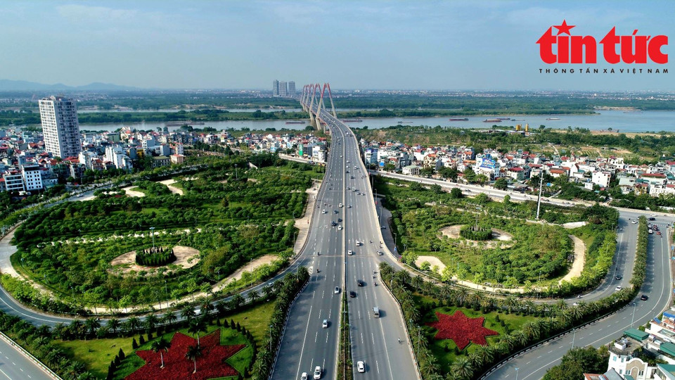 Ханой ускоряет ход разработки Плана капитального строительства на период 2021-2030 гг. с перспективой до 2050 г. и корректировки Генерального планирования капитального строительства до 2045 г. с перспективой до 2065 г. и других проектов, особенно проектов городов-спутников. (Фото: газета Tin tức)