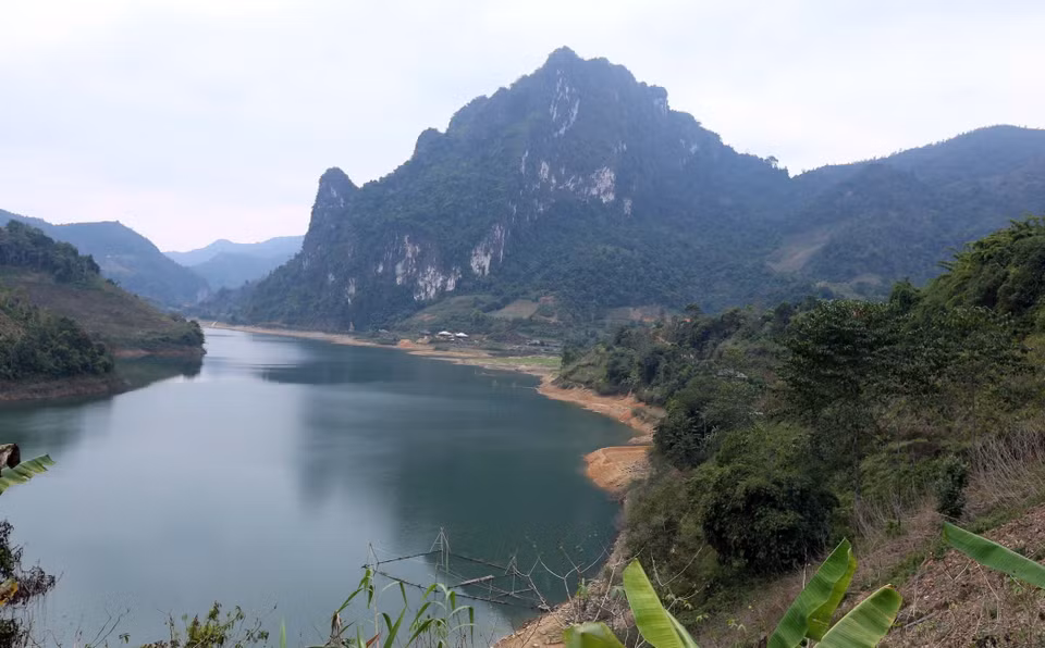 Большая территория поверхности залива также является местом разведения, выращивания морепродукты для развития экономики, искоренения голода и сокращения бедности. (Фото: ВИА)