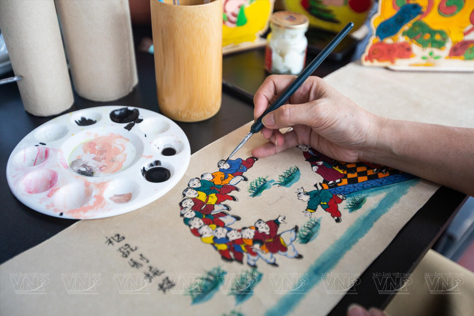 Каждая картина, выбранная в качестве укращения фонарика, прорисована весьма тщательно. (Фото: ИЖВ)