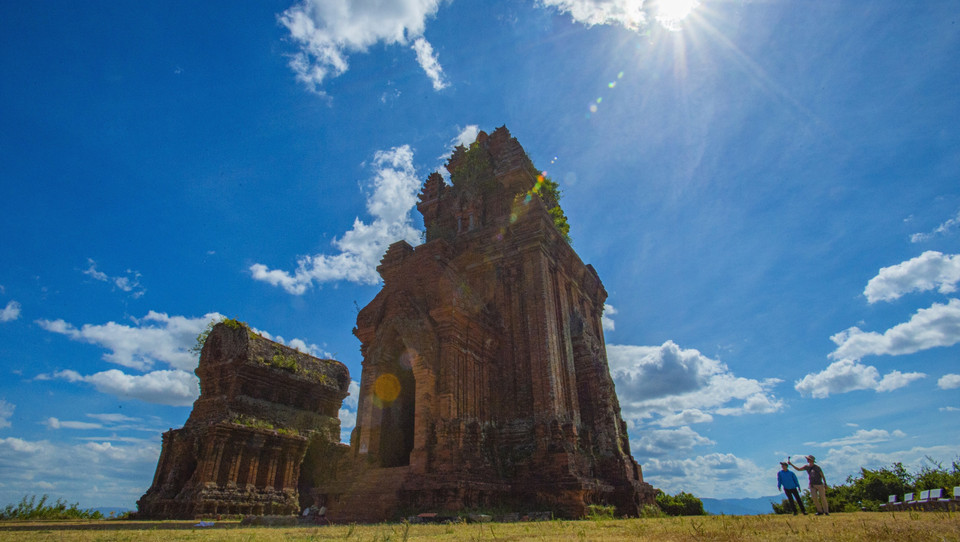 Башня Бань Ит излучает красоту древней чамской архитектуры. (Фото: ВИА)