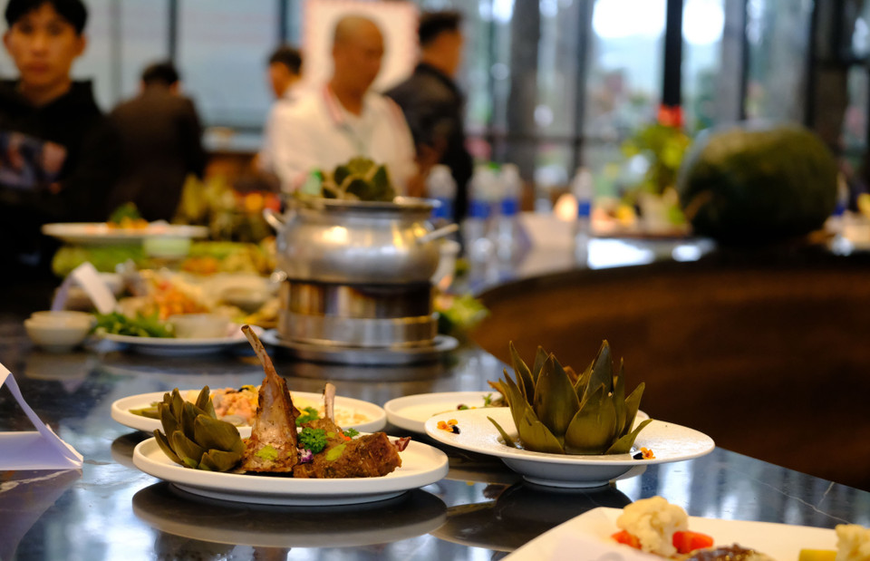 После оценки жюри блюда выставлены для установления кулинарного рекорда Вьетнама. (Фото: ВИА)