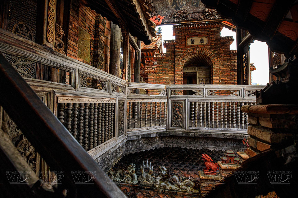 В настоящее время в музее выставлено более 3000 драгоценных артефактов, связанных с вьетнамской традиционной медициной от каменного века до наших дней, таких как ножи и приборы,Ю используемые для резания лекарств около 2.500 лет назад, в том числе несколько ножей принадлежали знаменитым медикам в древнем времени Туэ Тиня и Хай Тхыонг Лан Онг - Ле Хыу Чак. (Фото: ИЖВ)