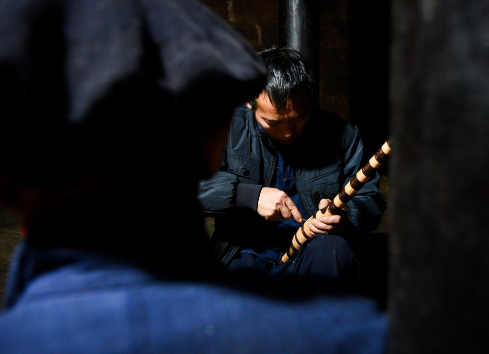 Ремесло по изготовлению флейта в семье Муа Ми Синя (деревня Шангпа Б, городка Меовак, уезд Меовак, провинция Хажанг) родовое. (Фото: ВИА)