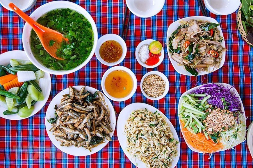 Также могут отведать фирменные блюда местной кухни, приготовленные местными поварами. (Фото: ВИА)