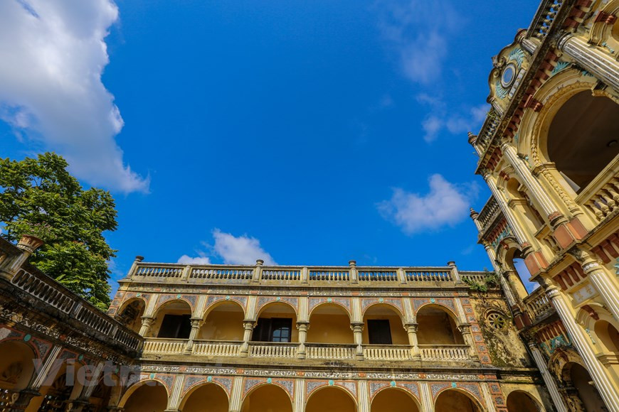 Хотя есть много трудностей, но туризм Бакха, в частности, туризм Лаокая в целом сталкивается с множеством возможностей прорыва в развитии в период 2015-2020 годов, когда шоссе Нойбай-Лаокай активно продвигает торговую деятельность в экономическом коридоре Ваннам-Лаокай-Ханой-Хайфон-Куангнинь, соединяя северо-западную туристическую дугу, в которой, благодаря выгодному географическому положению, природному ландшафту и традиционной культуре, Бакха станет привлекательным местом для туристов. Исходя из потенциала, сильных сторон, возможностей, а также проблем, Исполнительный комитет районной партии Бакха на период 2015–2020 годов определился с выбором развития туризма, чтобы он стал передовым сектором экономики с вкладом в масштаб и скорость. Улучшить способность принимать гостей и увеличить продолжительность их пребывания. (Фото: Vietnam+)