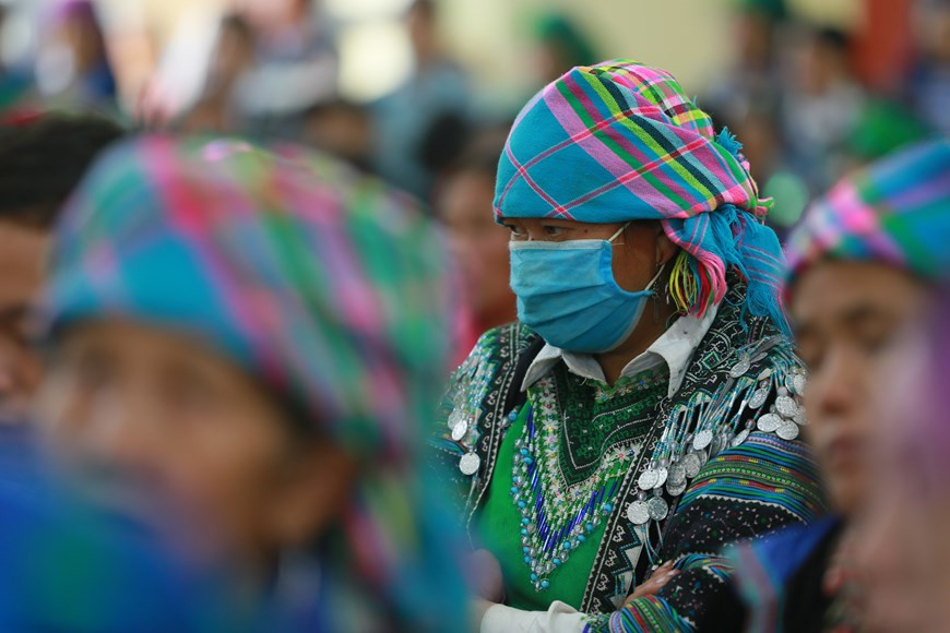 Пакет поддержки на сумму более 1,3 млрд. донгов поступает из Фонда ООН по реагированию на чрезвычайные ситуации и восстановлению во время пандемии COVID-19. Г-жа Элиза Фернандес Саенс, главный представитель структуры “ООН-женщины” во Вьетнаме, поделилась: “Благодаря принципу «никто не останется позади», эта инициатива поможет дополнить существующую поддержку правительства людям, которые наиболее уязвимы и пострадали от COVID-19. Женщины из числа этнических меньшинств в бедных домохозяйствах в Лаокайе получают эту поддержку для оплаты потребностей семьи, для продолжения своей жизнедеятельности, что в некоторой степени сокращает потерю доходов и снижает негативное воздействие на семьи и женщин.”. Поддержка межправительственных организаций, таких как CSW, в формировании глобальной политики, стандартов и норм для женщин. (Фото: Vietnam+)