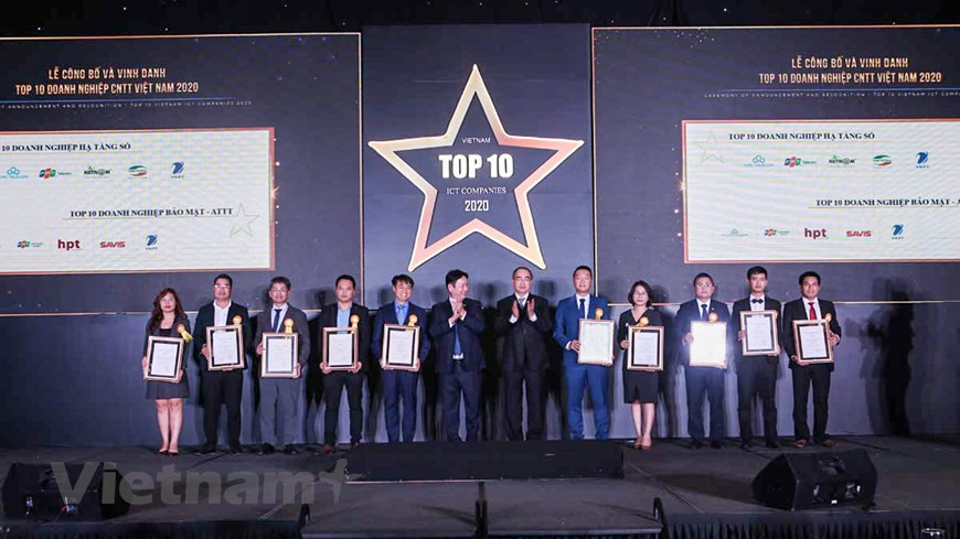 Директор Центра развития инвестиций и торговли Хошимина сказал, что ИТ-индустрия привлекательна для инвесторов, потому что страна лидирует в Юго-Восточной Азии по темпам роста интернет-экономики со скоростью 40%, согласно отчету e-Conomy Southeast Asia 2019. В условиях динамично развивающейся цифровой экономики открываются большие возможности для инвесторов, особенно тех, кто хочет предоставлять продукты и услуги на основе новых технологий. Правительство и администрация города Хошимина развертывают проекты по созданию умных городов по всей стране, продвигают инновационные программы стартапов, реализуя проекты по превращению Хошимина в региональный и международный финансовый центр. Согласно рейтингу City Momentum Index, Ханой и Хошимин в этом году входят в десятку самых динамично развивающихся городов мира. (Фото: Vietnam+)