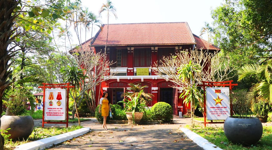 Школа, признанная национальным историческим объектом особого значения, представляет собой пленительное сочетание старинных французских архитектурных стилей, перемежающихся с затейливыми украшениями в восточном стиле. (Фото: ВИА)