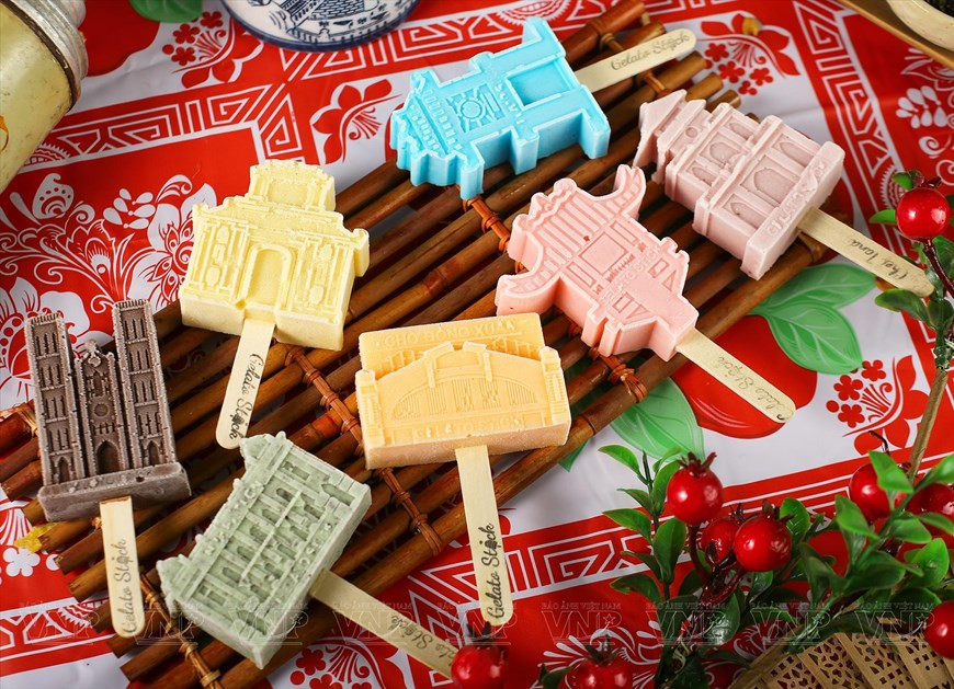 Мороженое в форме популярных достопримечательностей Ханоя, таких как Пагода одного столба, Черепашья башня и Оперный театр (Фото: ВИА)
