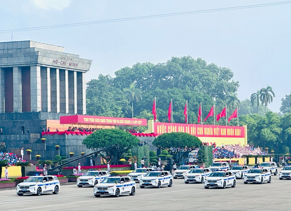 Колонны специальной техники Народной полиции. (Фото: Vietnam+)