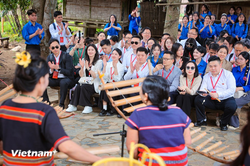 Деревня культуры и туризма народностей Вьетнама является национальным центром культурной, спортивной и туристической деятельности, воссоздающим и сохраняющим традиционное культурное наследие 54 братских народностей. (Фото: Vietnam+)