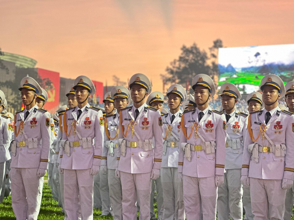 Великая победа Августовской революции и Национального дня Социалистической Республики Вьетнам — это бессмертная героическая песнь, яркий символ пылающего патриотизма и силы национального единства. (Фото: Vietnam+)