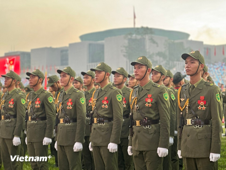 Дух Августовской революции и Национального дня навсегда жив, остаётся гордостью и источником вдохновения, побуждающим весь вьетнамский народ продолжать путь непреклонного стремления к независимости, свободе и счастью. (Фото: Vietnam+)