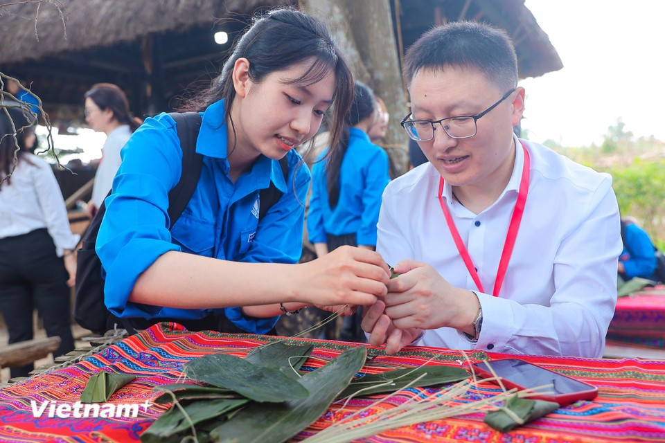 Клейкий рис является важным ингредиентом в кухне многих этнических меньшинств, и народность Соданг также использует его для приготовления традиционных пирожных, таких как бань тет, бань чынг и других блюд из клейкого риса. (Фото: Vietnam+)
