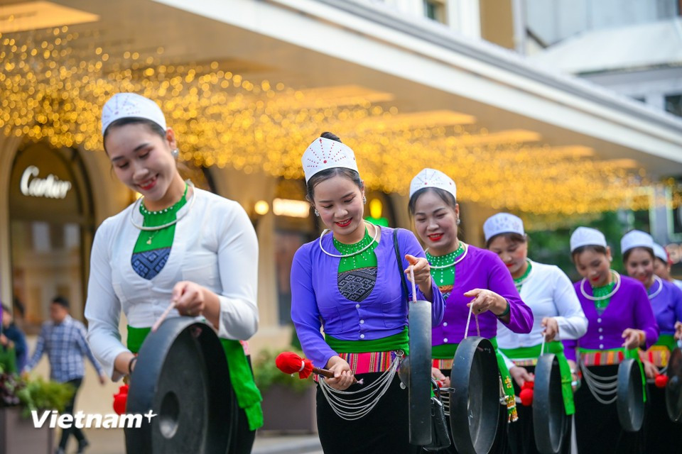 В фестивале приняли участие многочисленные мастера, артисты и спортсмены из провинций и городов с компактным проживанием народности Мыонг, таких как Ханой, Футхо, Лаокай, Шонла и Тханьхоа. (Фото: Vietnam+)