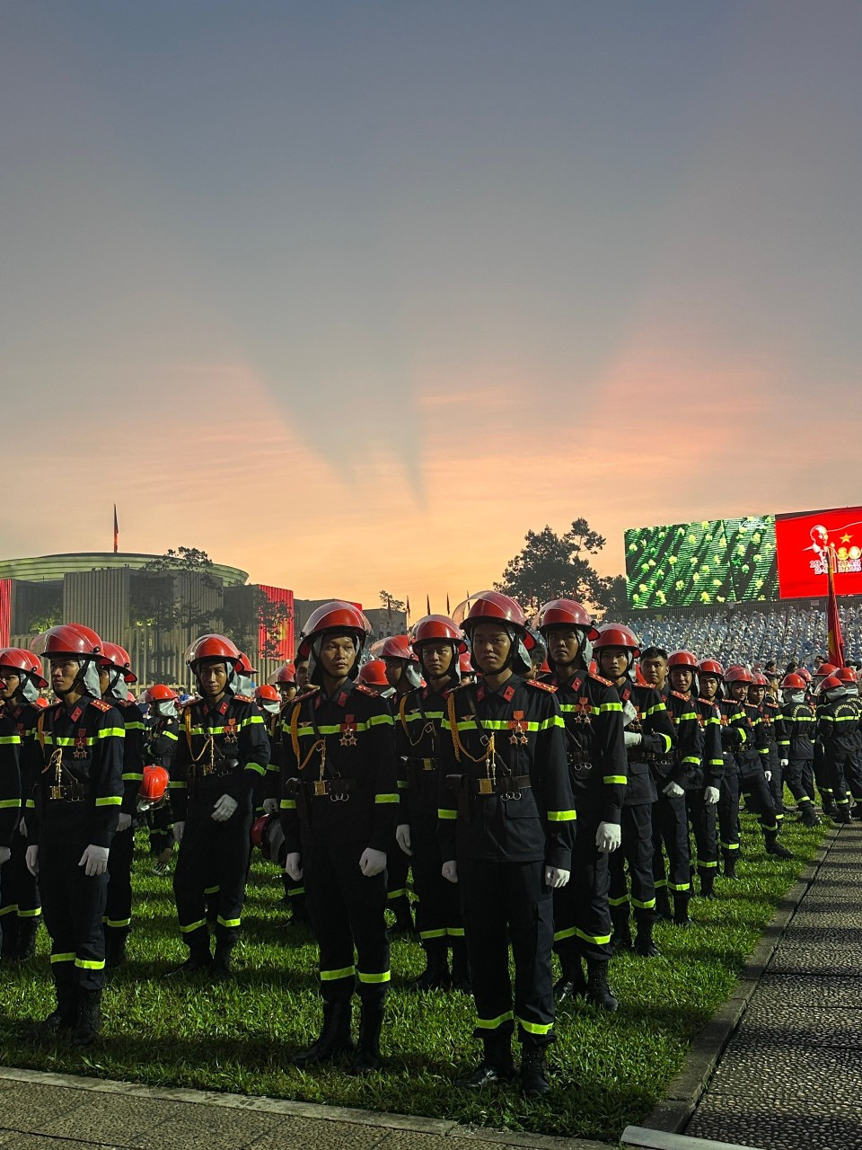 Сотрудники пожарной полиции принимают участие в обеспечении мероприятий A80. (Фото: Vietnam+)