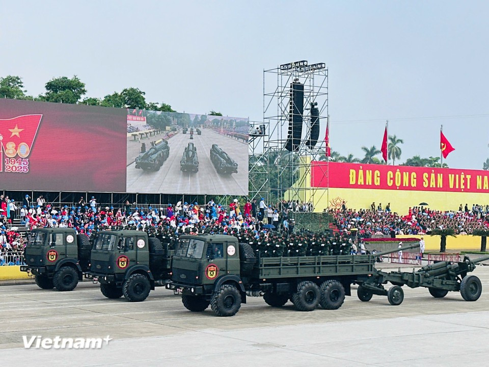 От победы Августовской революции 1945 года до сегодняшнего дня страна прошла восемь десятилетий, полных испытаний и достижений. (Фото: Vietnam+)