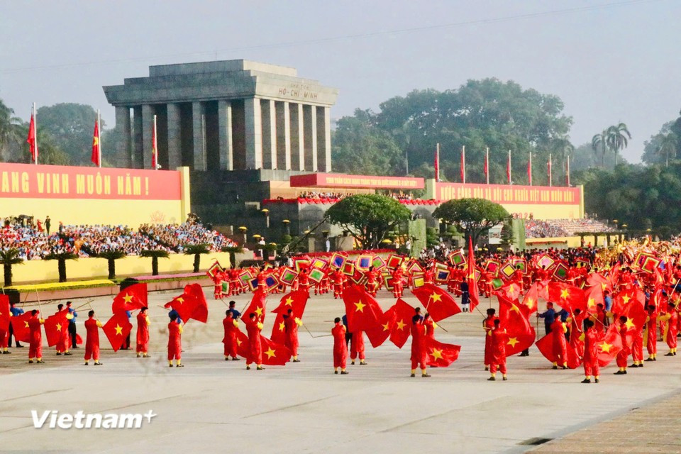 В День независимости 2 сентября более ста миллионов сердец вьетнамцев обращаются к площади Бадинь, где 80 лет назад прозвучала Декларация независимости, возвестившая о рождении Демократической Республики Вьетнам. (Фото: Vietnam+)